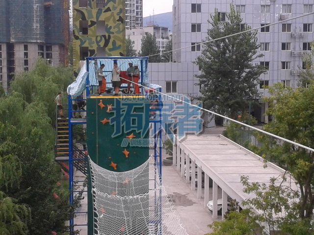 拓展设备-攀爬横渡